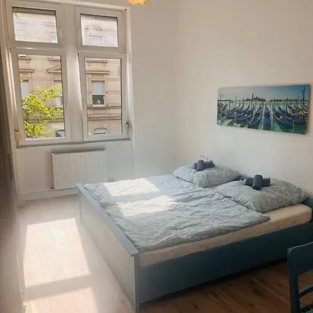 Kuenstlerisches Apartment Karlsruhe Exterior foto